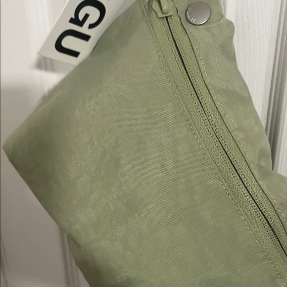 Women's Everyday Tote BGGU in Celedon - Picture 3 of 5